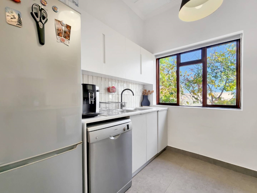 To Let 2 Bedroom Property for Rent in Green Point Western Cape